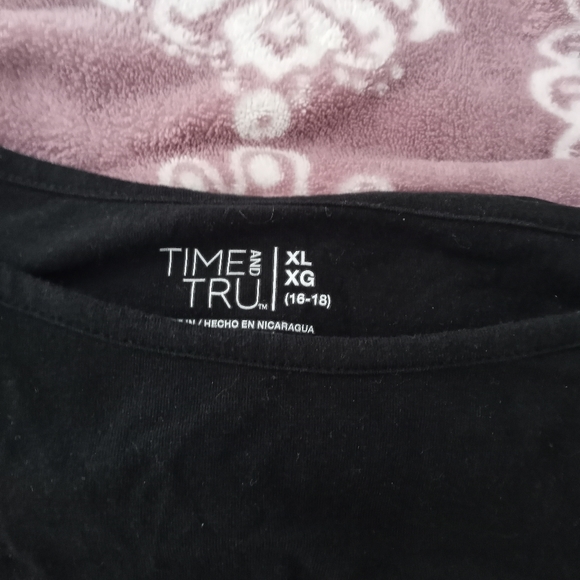 Woman's top - Picture 2 of 2